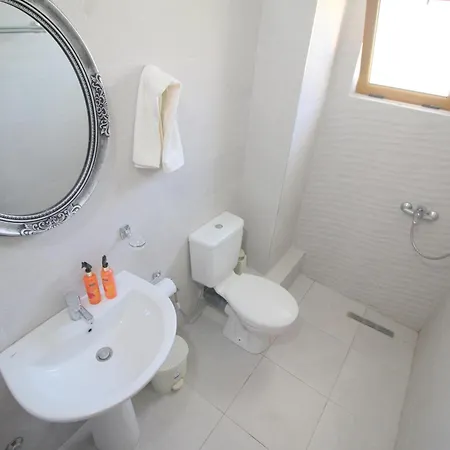 Garden Eva Apartment Sarandë